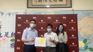 圖二：臺師大騰雲合照，由左至右為騰雲策略長史美圻、臺師大數學系教授林俊吉、騰雲策略辦公室張雅筑 624x468 1