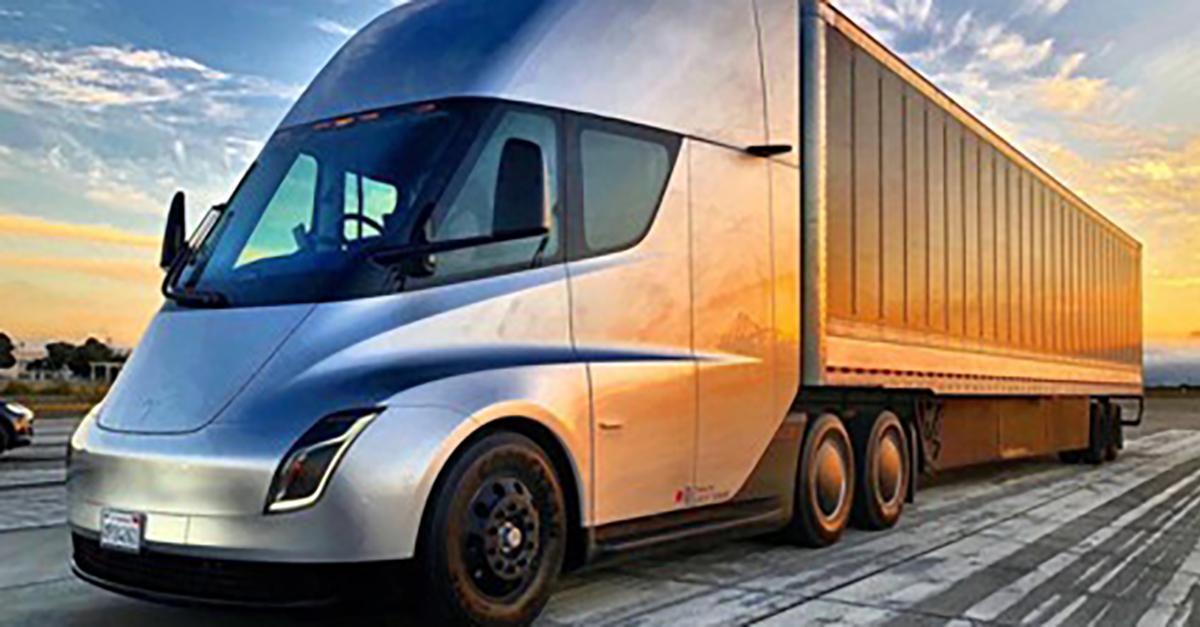 Tesla Semi 未來將在路上隨處可見，不過還是先需要忍受無車可交的陣痛期。