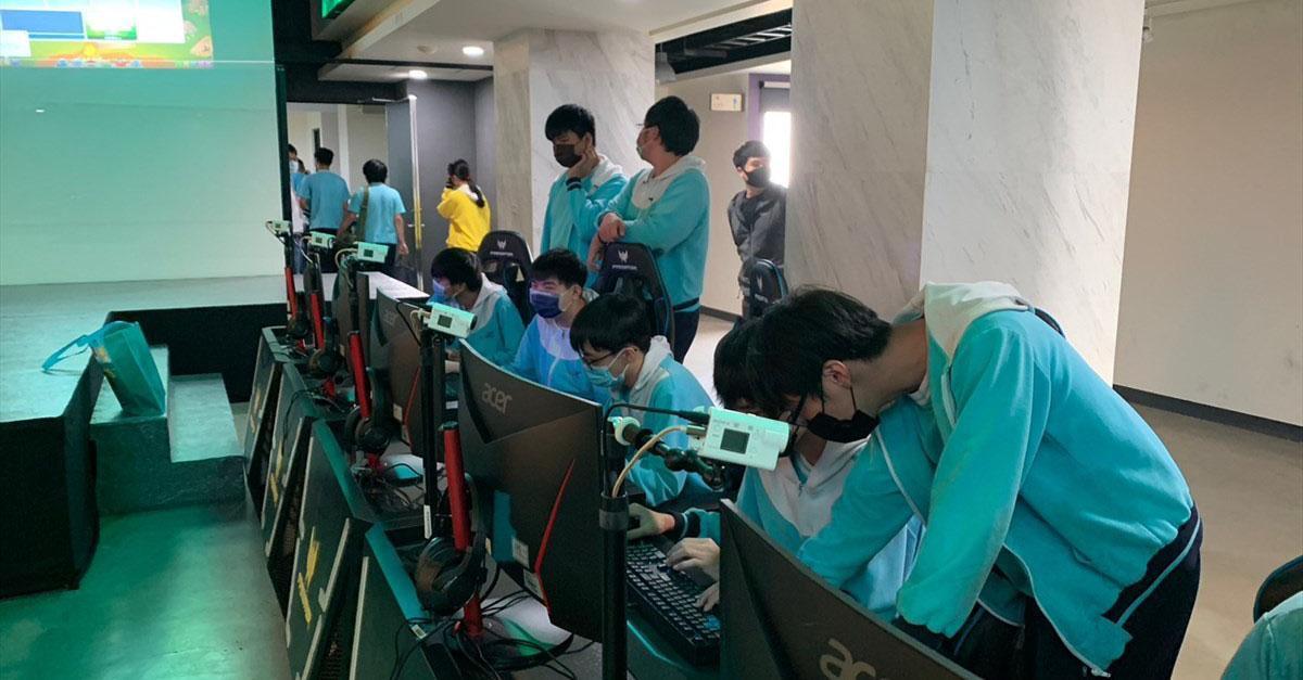 白水堯 體驗VRAR虛