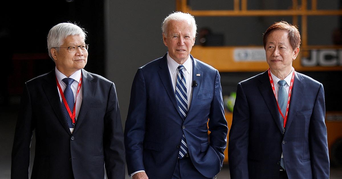 2022 12 06T210929Z 416941830 RC2K0Y9AKNTH RTRMADP 3 USA BIDEN 1