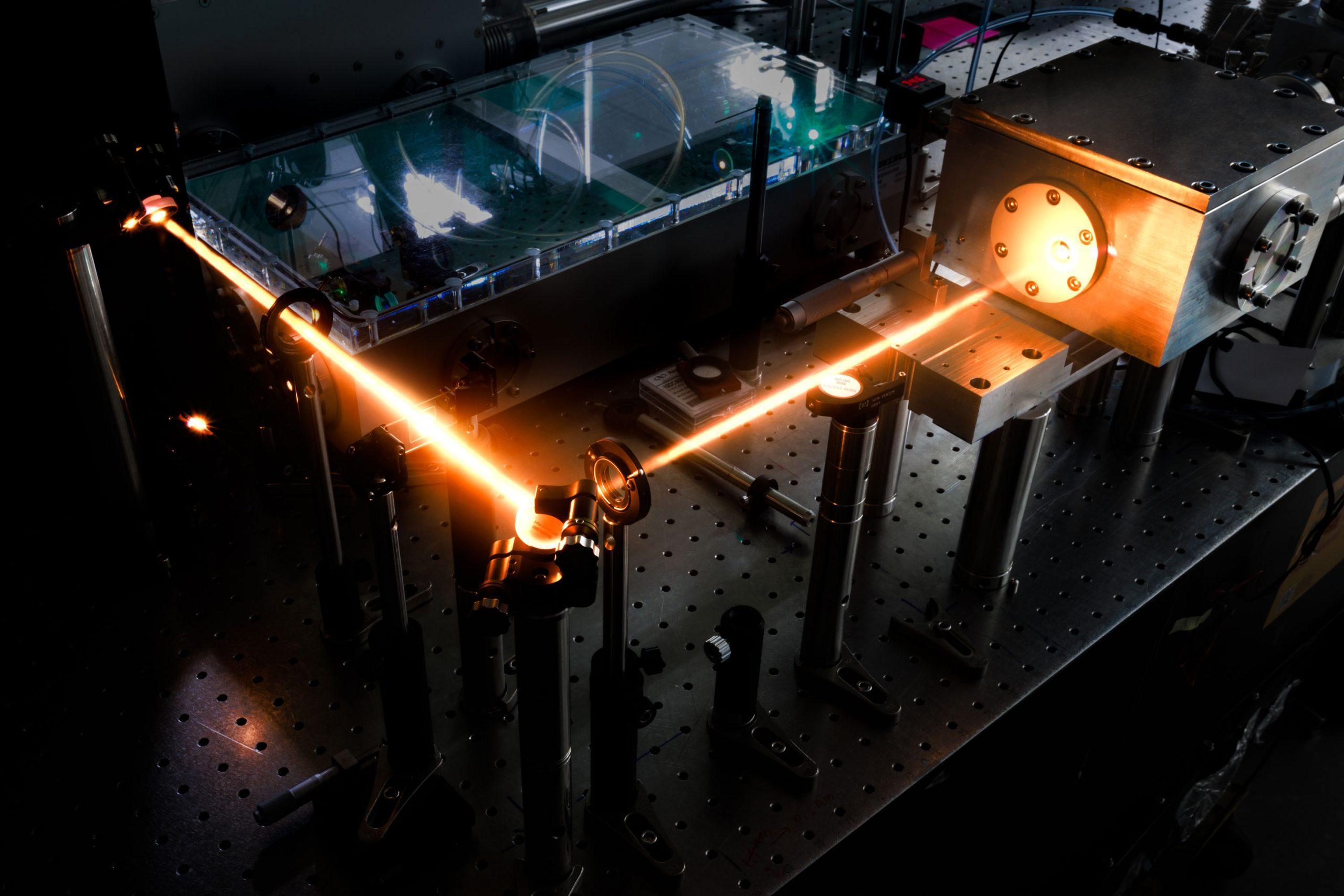 鄧素君 清華大學點亮埃秒極 scaled