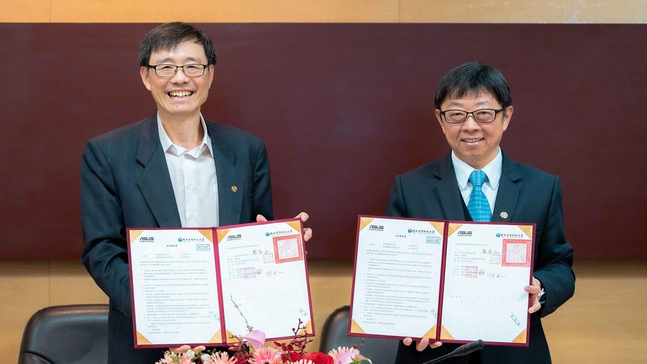 由左至右華碩共同執行長許先越與台科大校長顏家鈺