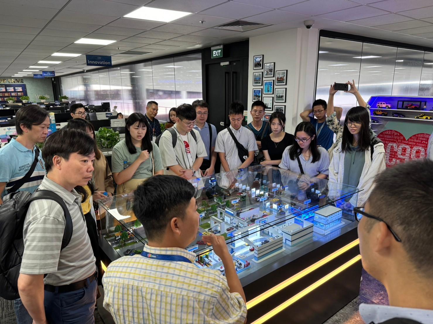 100位IT實習生的目標，且成功培育多位非資訊背景的國際人才加入台灣大。
