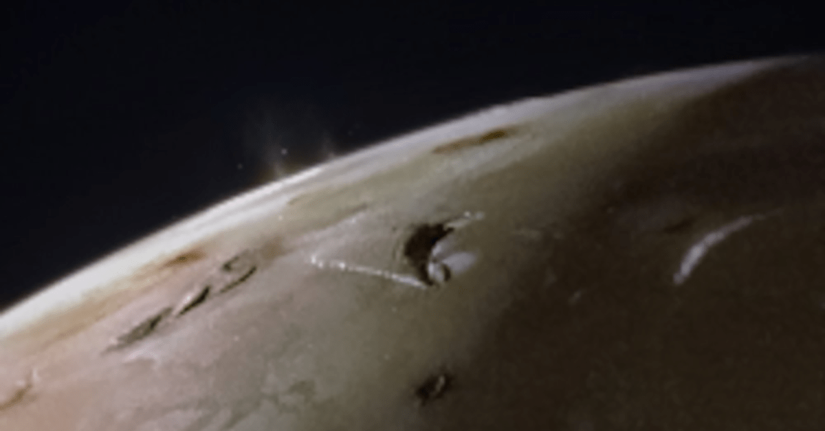 NASA探測器再次近距離飛越木星衛星 捕捉到火山噴發畫面