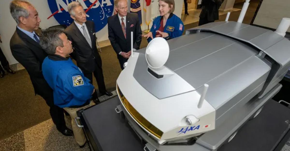 JAXA President Hiroshi Yamakawa left JAXA astronaut Akihiko Hoshide