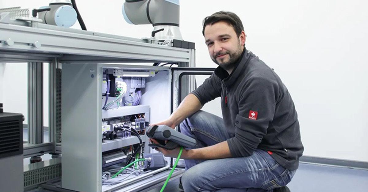 Universal Robots along with other cobot manufacturers cobots can now use SRCI a standard interface between PLCs and robots