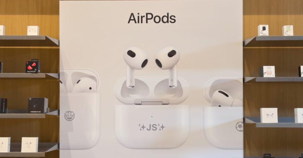 外媒消息透露蘋果今年將推出2款 AirPods 4,並且在「高配版」還會擁有「主動降噪」功能。