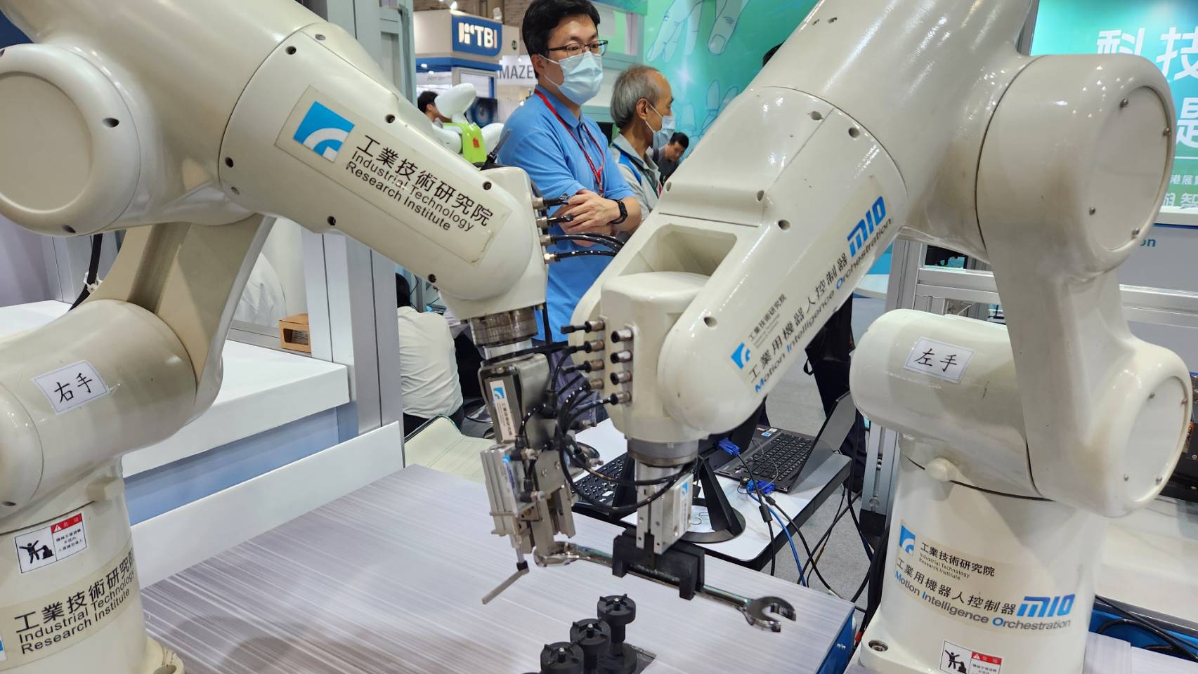 AI機器人能組120種扳手、當超商店員 經濟部助產業升級