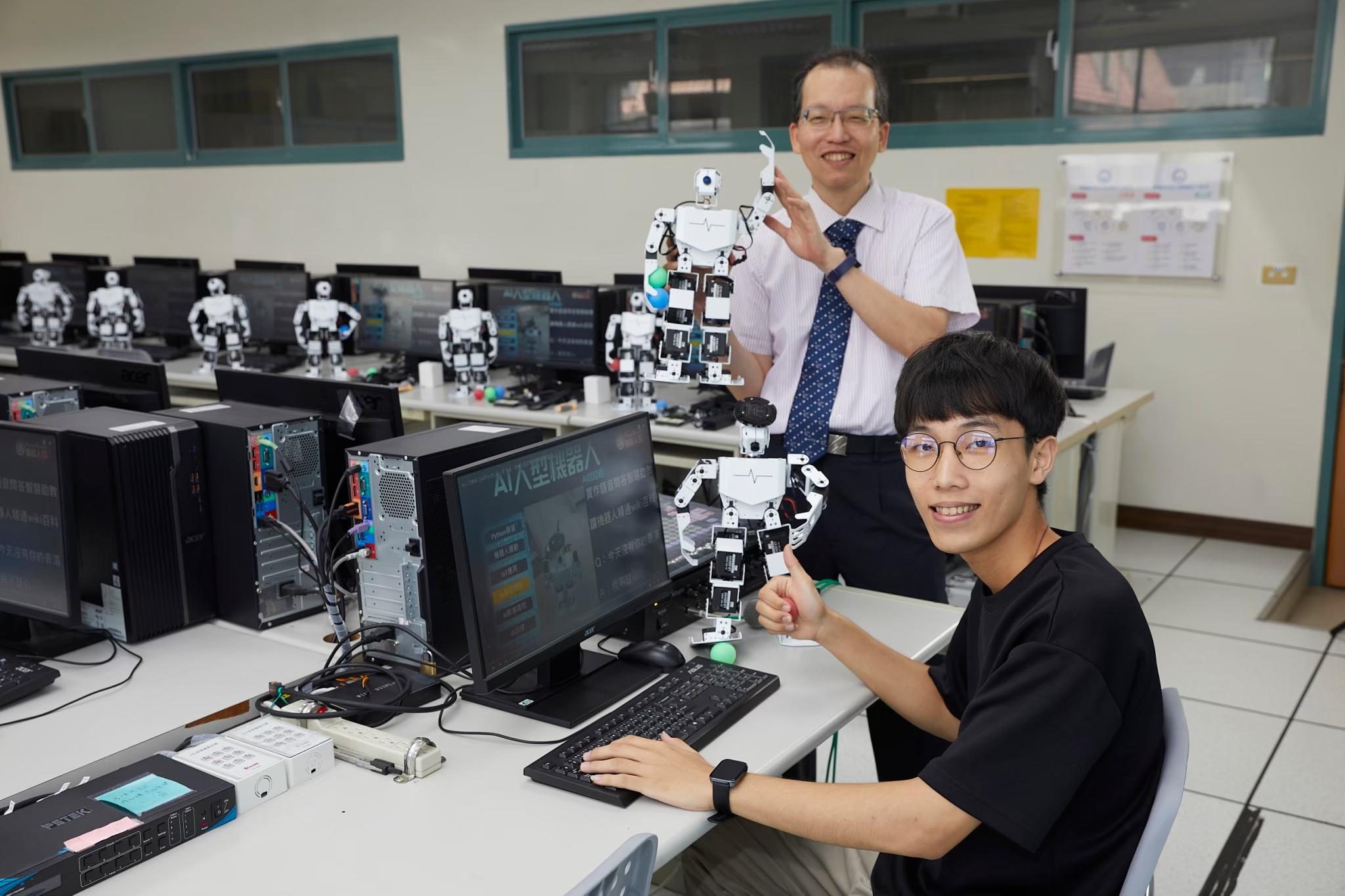 資工系人形機器人照片 2