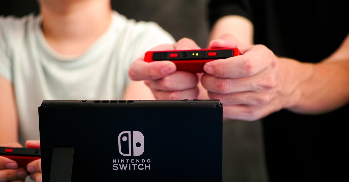 一位外國網友成功的在初代任天堂Switch遊戲主機上運行了蘋果的iOS作業系統。(圖/截取自任天堂)