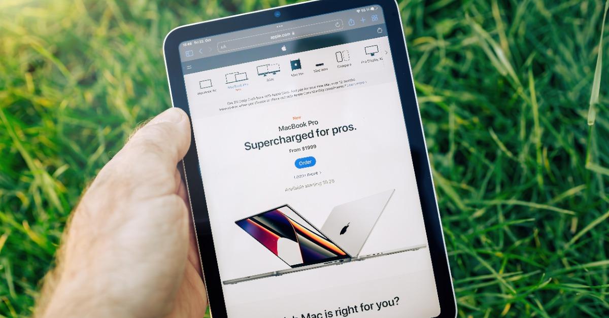 Supercharged for the pros new MacBook Pro with M1 silicon chip m