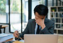 科技業的高壓、高工時與快速變化，讓許多科技人產生心理問題。（圖／123RF）