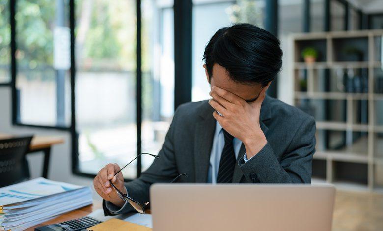 科技業的高壓、高工時與快速變化，讓許多科技人產生心理問題。（圖／123RF）