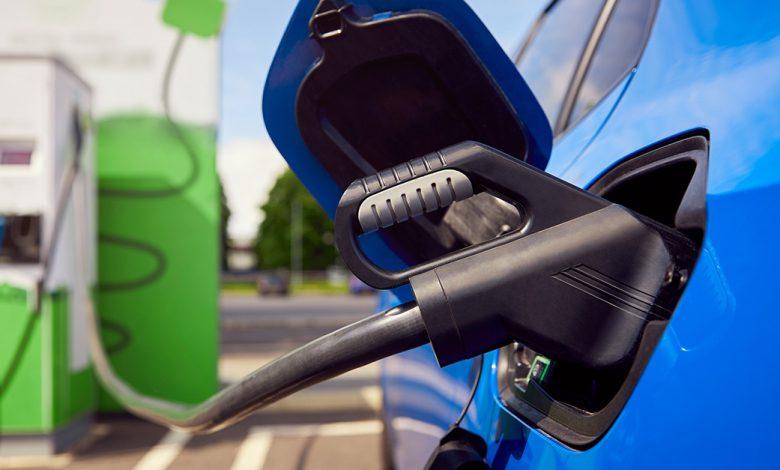 「充電設施不健全」是台灣消費者不願購買純電動車的一大考量。