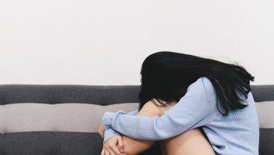 現代年輕人在家庭關係、感情與職場適應方面，相較過去世代更容易遇到困難。（圖／123RF）
