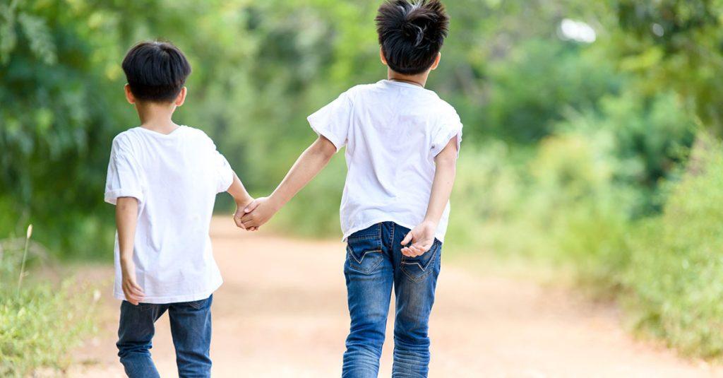 父母壓力大、孩子容易胖 研究揭機率高6倍 1 別再讓孩子無限制吃甜食!因為肥胖不僅導致胰島素阻抗,更是孩子長不高的隱形殺手。(圖/123RF)