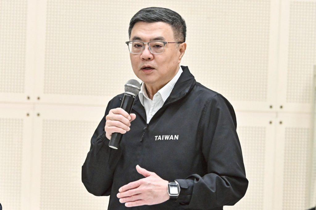 行政院長卓榮泰表示,原訂14日公布880億元支持方案的申請辦法,由於美方政策仍在變動,將延後1週公布。