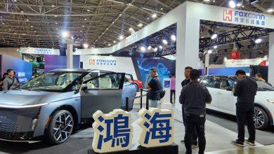 鴻海在車用電子展秀最新電動車款、結合AI技術的三電零組件及充電系統等等。
