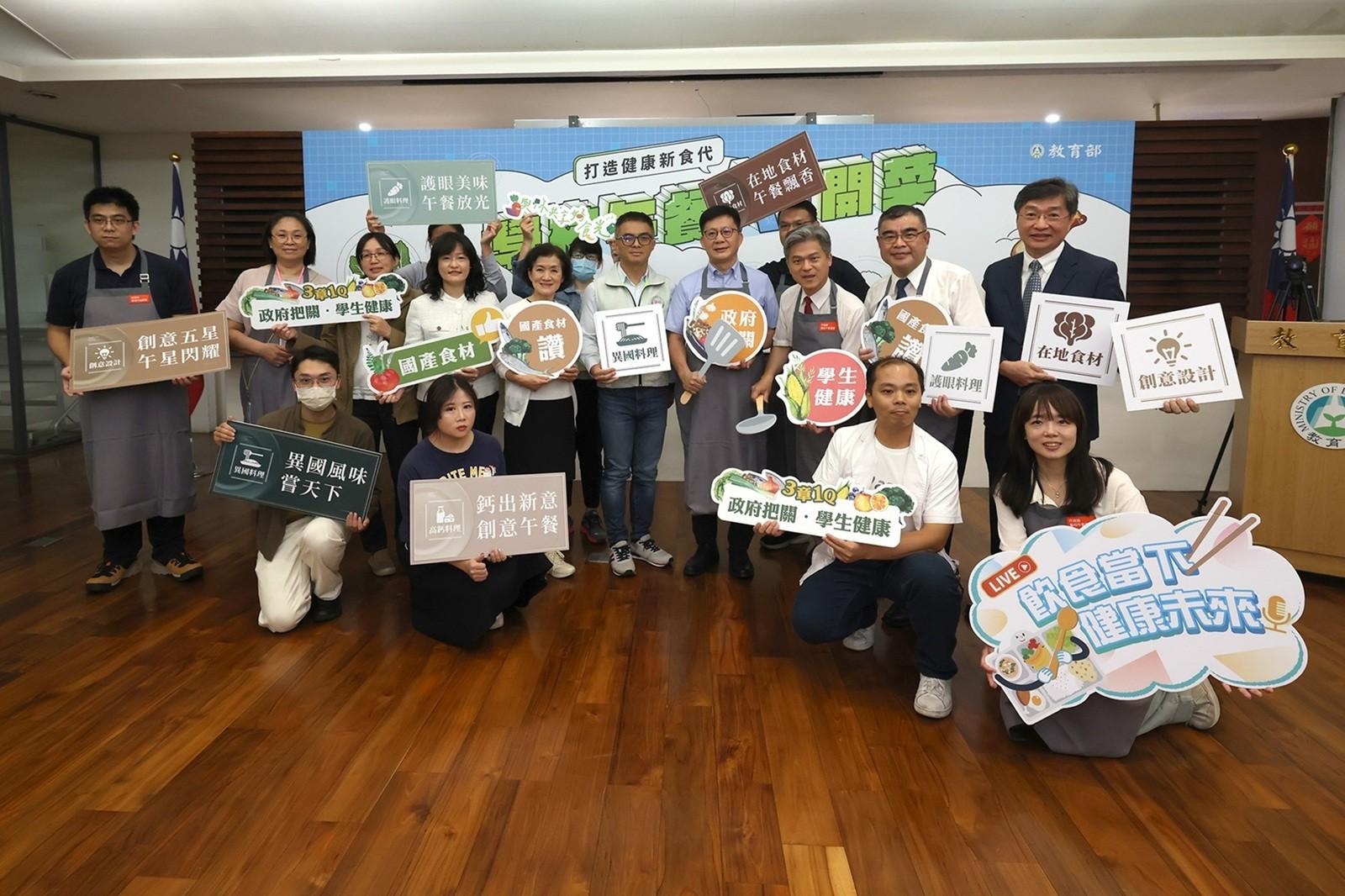 教育部國教署委託成大研發「AI開菜系統」,由AI自動推薦學校午餐菜單,28秒就能開出1個月菜單,提升行政效率。