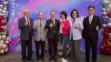政大98校慶登場，頒發6位傑出校友，包括趨勢科技執行長陳怡樺、馨昌公司董事長鄧傳馨等人。