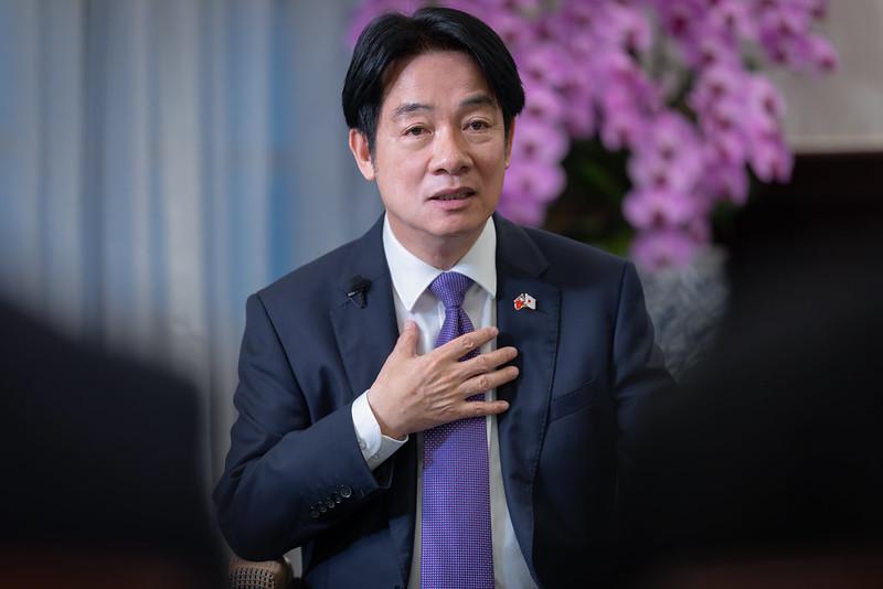 總統賴清德接受《日本經濟新聞》專訪時指出,台積電赴美投資是應客戶要求,與關稅無關,若美國對臺灣晶片課稅,反而不利臺灣IT產業赴美投資。