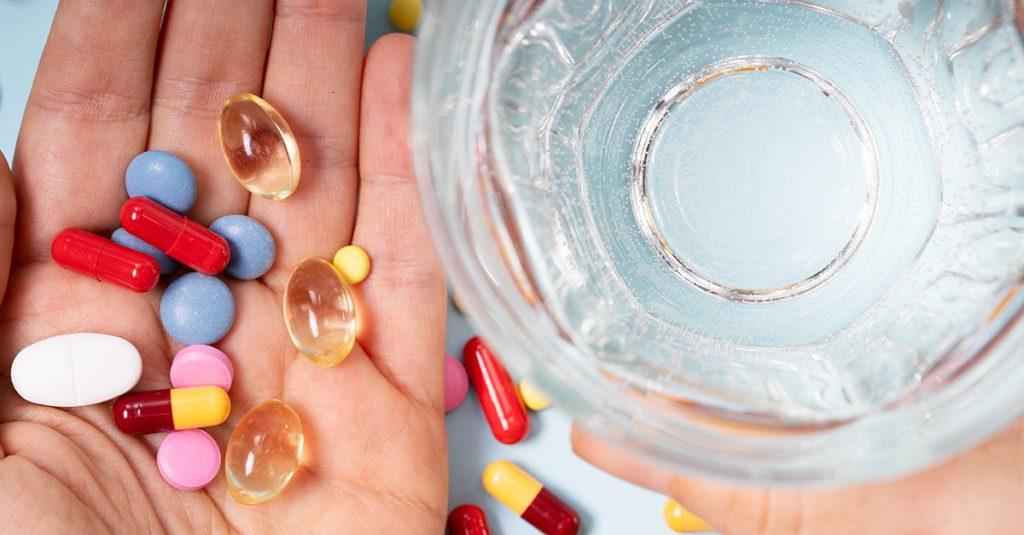 除了遺傳、壓力或疾病等因素外，體內缺乏特定維生素和礦物質也可能是導致掉髮的原因。（圖／123RF）