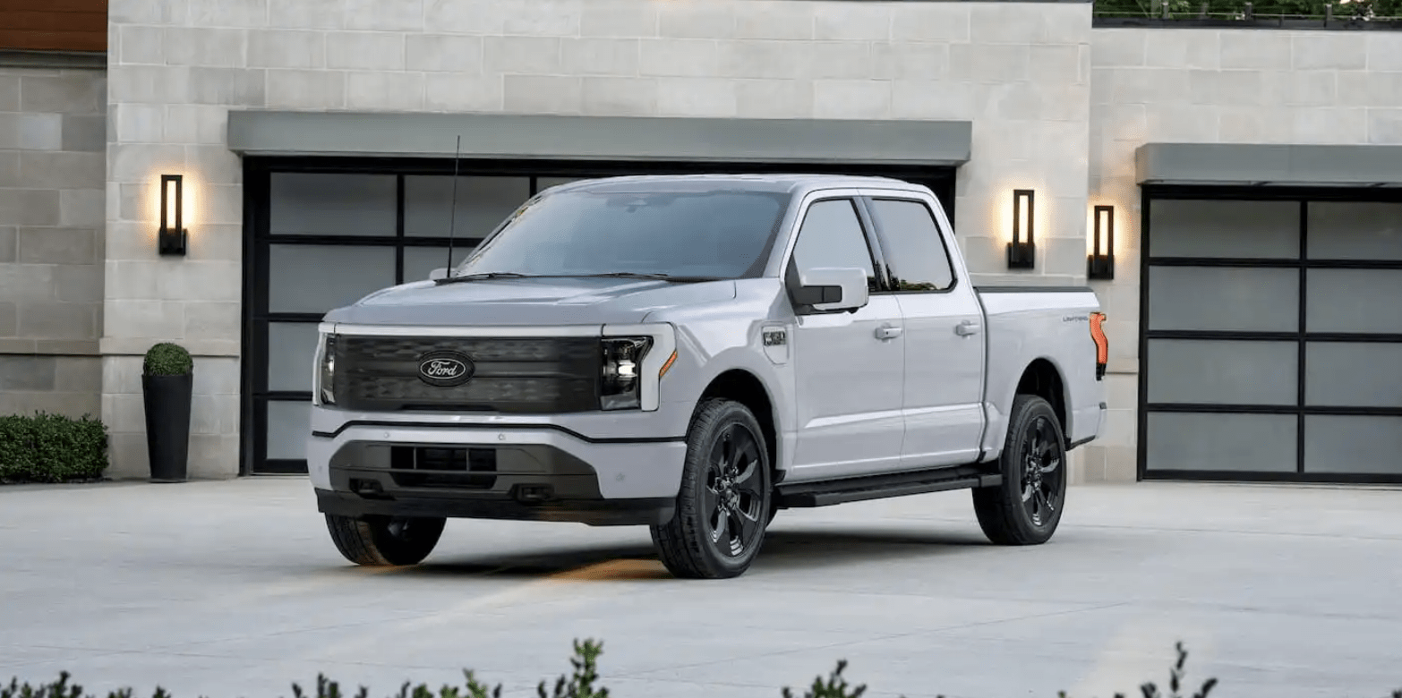 福特(Ford)積極開發全新「低成本電動車平台」,第一款車型將會是一款中型電動皮卡。此圖為2025年F-150 Lightning。(圖/截取自Ford)
