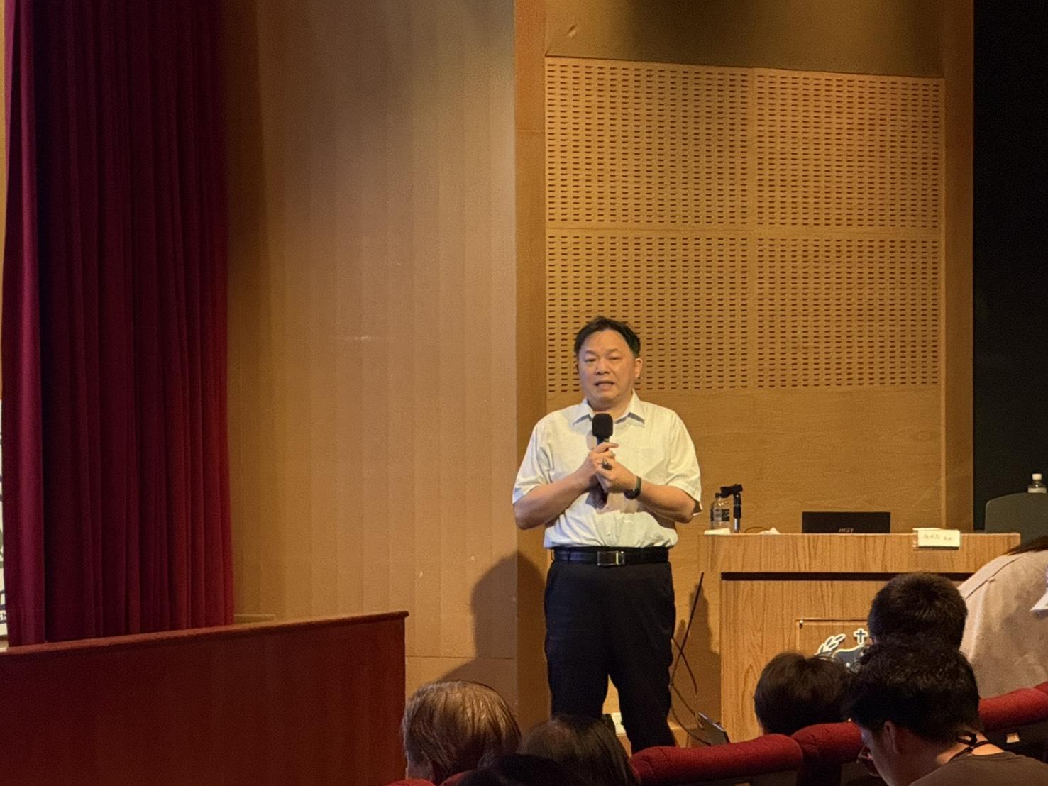 致理科技大學會計資訊系副教授蘇志雄擔任講師,他表示,初階的考題設計不難,相信要考過是很容易的。(圖/科技島拍攝)
