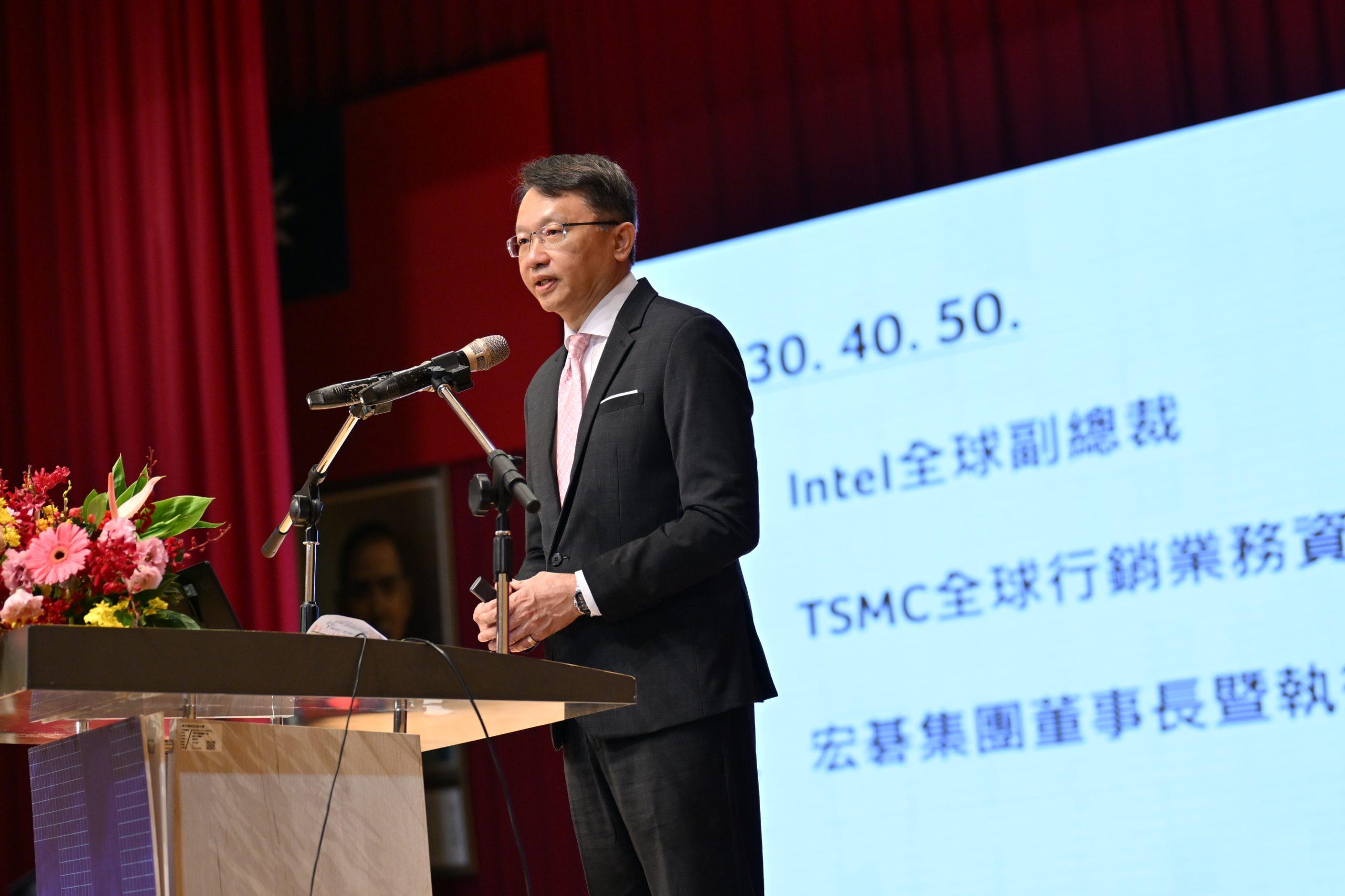 宏碁董座陳俊聖在陽明交大畢典演講時，自曝大學聯考數學僅9分，並引用張忠謀一句話勉勵畢業生：樂觀就是競爭力。