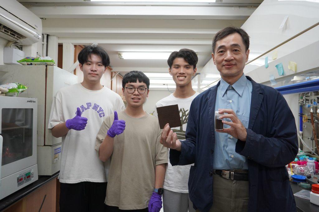 台科大教授陳建光帶領團隊投入「廢棄咖啡渣環保隔音建材」的研究。