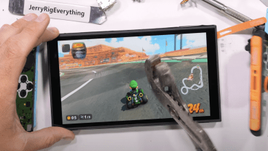 YT頻道JerryRigEverything針對Switch 2進行耐用度測試。（圖／截取自JerryRigEverything）