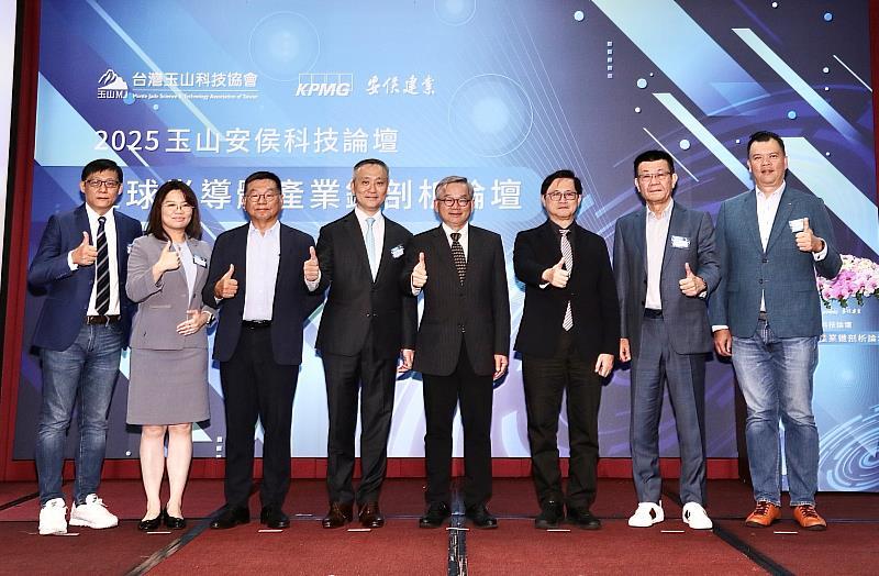 2025玉山安侯論壇2日登場，國科會主委吳誠文提到，臺灣要扮演全球半導體民主供應鏈中的可靠合作夥伴。