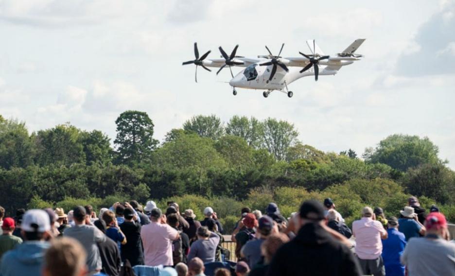 英國VX4原型機完成全球首次「機場間飛行」，達成電動空中計程車里程碑。