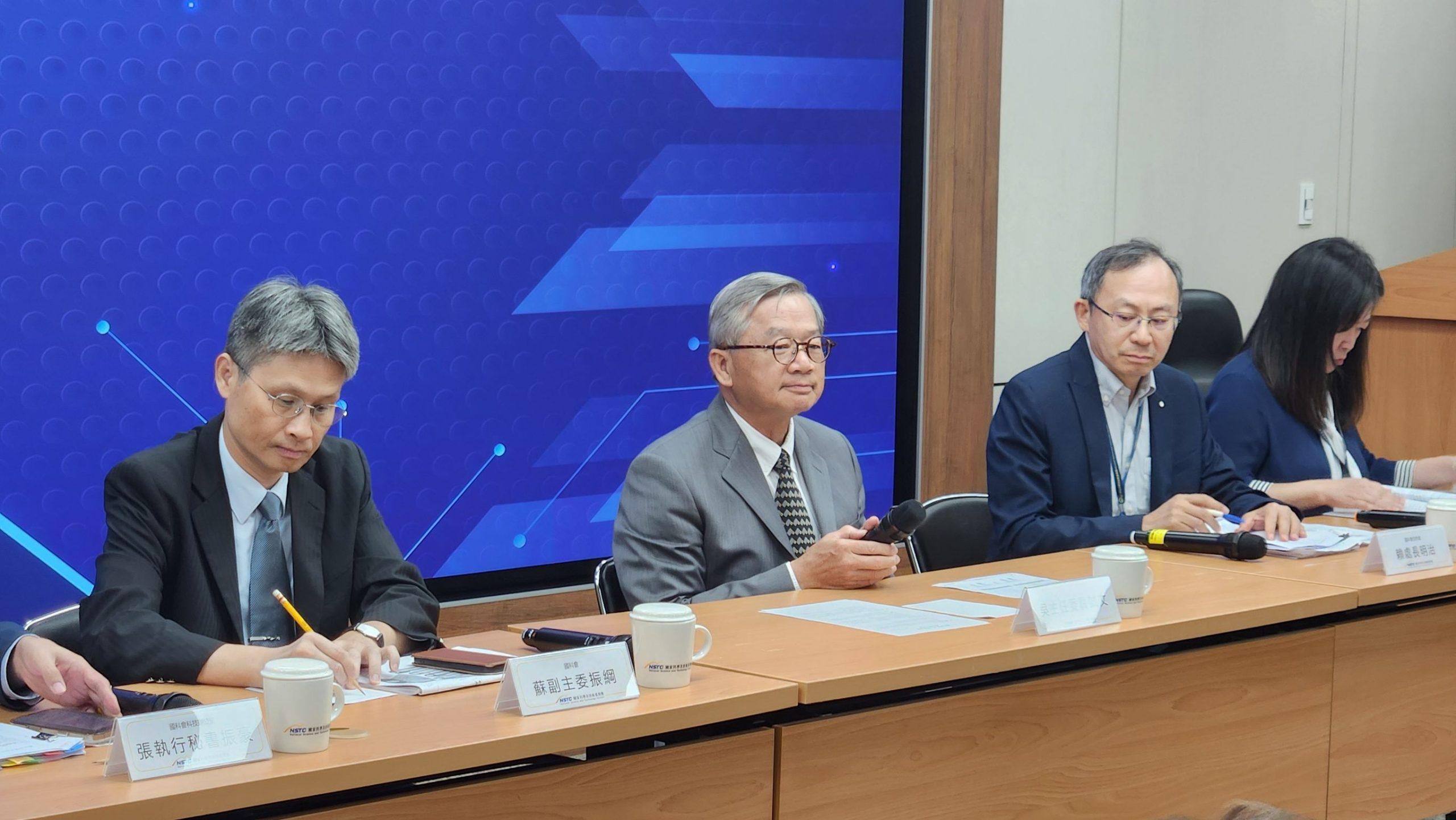 晶創臺灣4大布局!自主研發國產晶片、每年培育2200位高階人才 1 國科會說明晶創臺灣4大布局的階段性成果,力拚自主研發國產晶片、每年培育2200位高階人才。