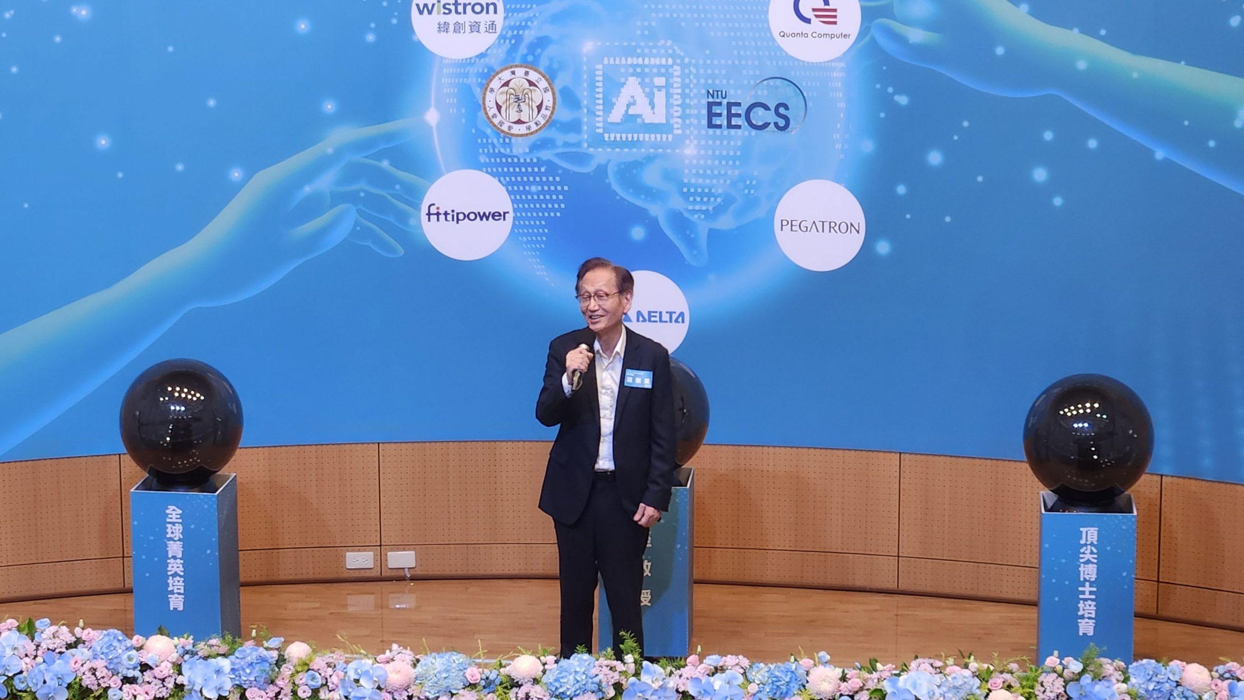 AI引領第4次工業革命 華碩董座施崇棠:臺灣應培育深耕型AI人才 1 華碩董座施崇棠說,AI技術將引領第4次工業革命,臺灣應培育深耕型AI人才。