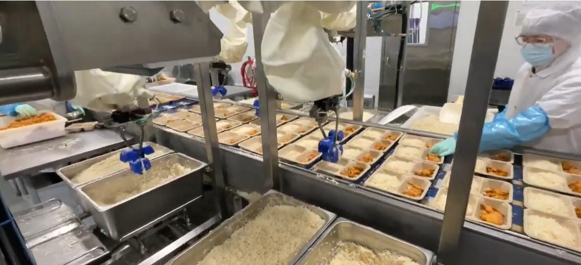 拒絕原有客戶 Chef Robotics找對市場、殺出AI機器人血路 1 AI機器人新創Chef Robotics拒絕原有客戶,靠改變取得成功,殺出AI機器人血路。