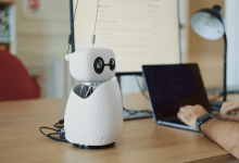 Hugging Face推出開源桌上型機器人Reachy Mini，售價僅1.3萬台幣。