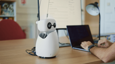 Hugging Face推出開源桌上型機器人Reachy Mini，售價僅1.3萬台幣。