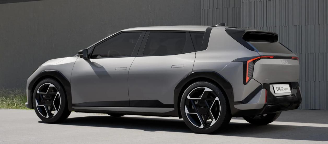Kia首款電動掀背車EV4於英國上市，續航近400英里、ChatGPT語音助理超吸睛。