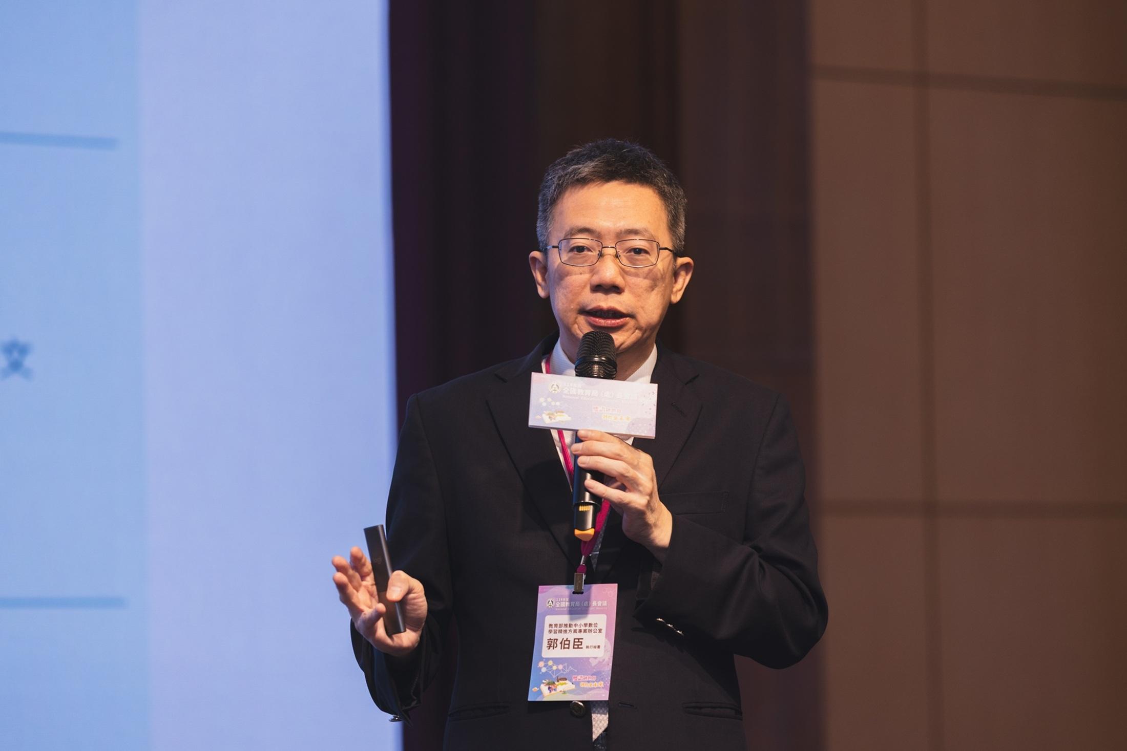 AI教育向下扎根!教育部揭6大計畫、全面升級中小學數位環境 1 教育部下階段AI教育規劃緊扣全球教育AI脈動,將透過6大計畫,全面升級中小學數位學習環境。