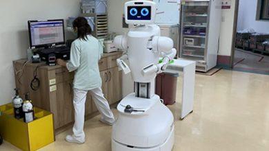 川崎重工與鴻海聯手開發「Nurabot」護理機器人，預計2026年上市，台中榮民總醫院已展開驗證實驗。