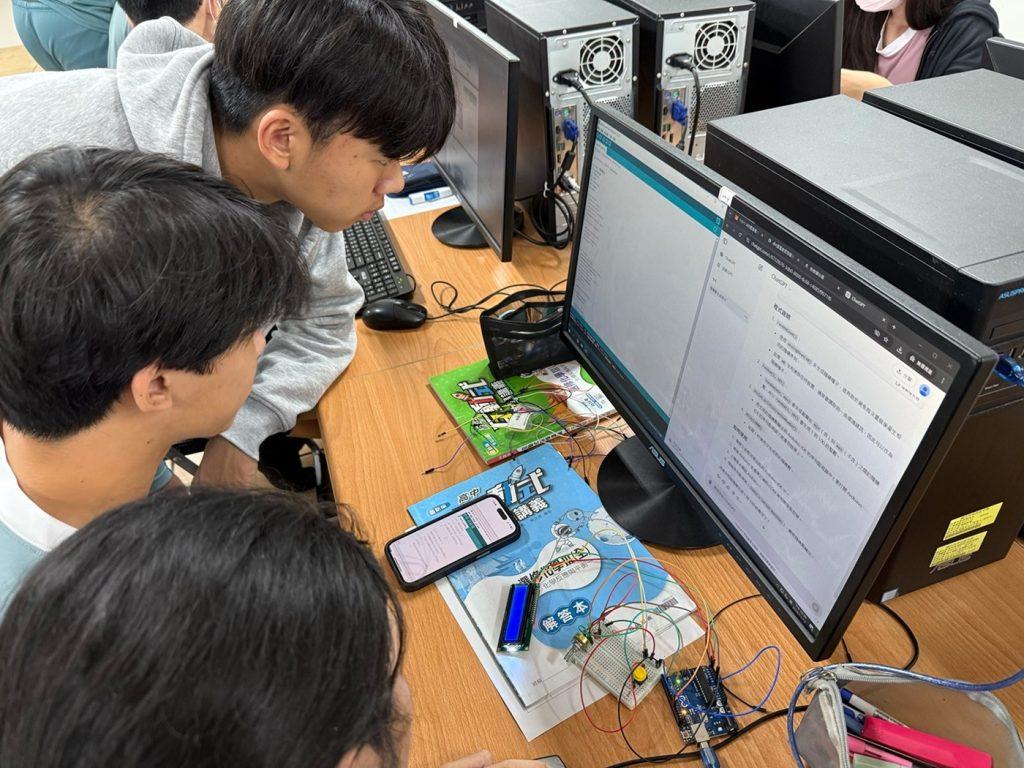 教育部將AI科技導入教學，輔助學生自主學習。