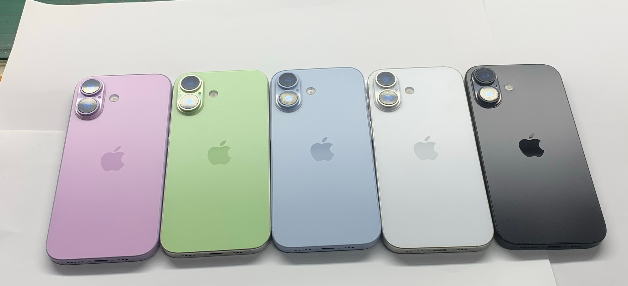 知名爆料客iPhone 17模型機曝光新色!多款新色倒數亮相 1 iPhone 17 1