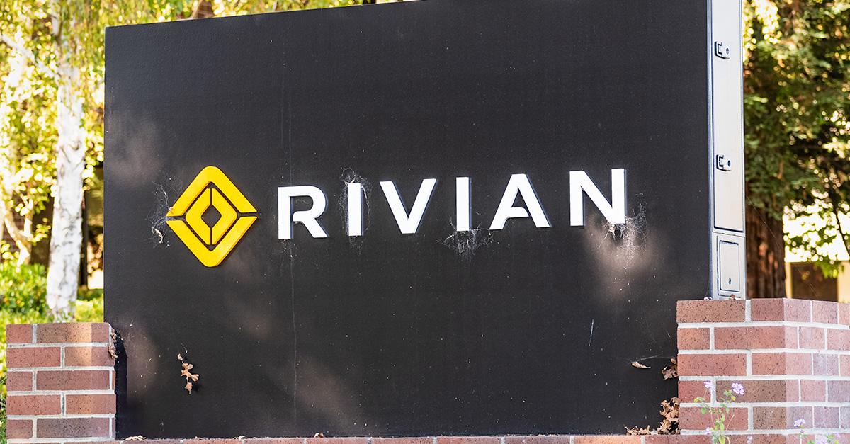川普關稅打擊，Rivian Q2銷量驟降23%，但獲得福斯10億美元資金，緩解壓力。