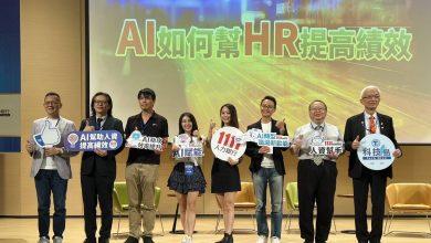 「AI如何幫HR提高績效」論壇邀請（由左至右）中信金融管理學院科技金融研究所教授孫大千、國科會政務副主任委員陳炳宇、國家高速網路與計算中心技術總監林昀德、臺大資訊工程學系教授陳縕儂、1111人力銀行發言人曾仲葳、天下雜誌行銷業務部學習總監陳逸文、淡江大學工學院物聯網與大數據研究中心主任張志勇、輔仁大學人工智慧發展中心主任謝邦昌教授。（圖／1111人力銀行提供）