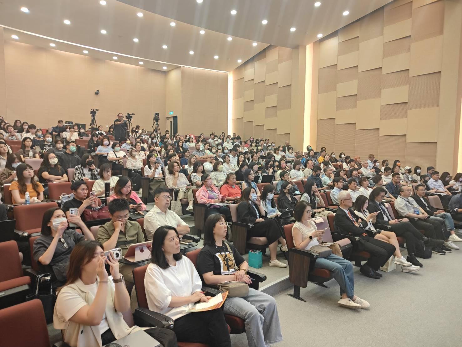 剖析AI驅動HR變革 1111:從招募到培訓全方位數位升級 2 圖二:「AI如何幫HR提高績效」論壇,吸引企業人資踴躍出席聆聽。(圖/1111人力銀行提供)