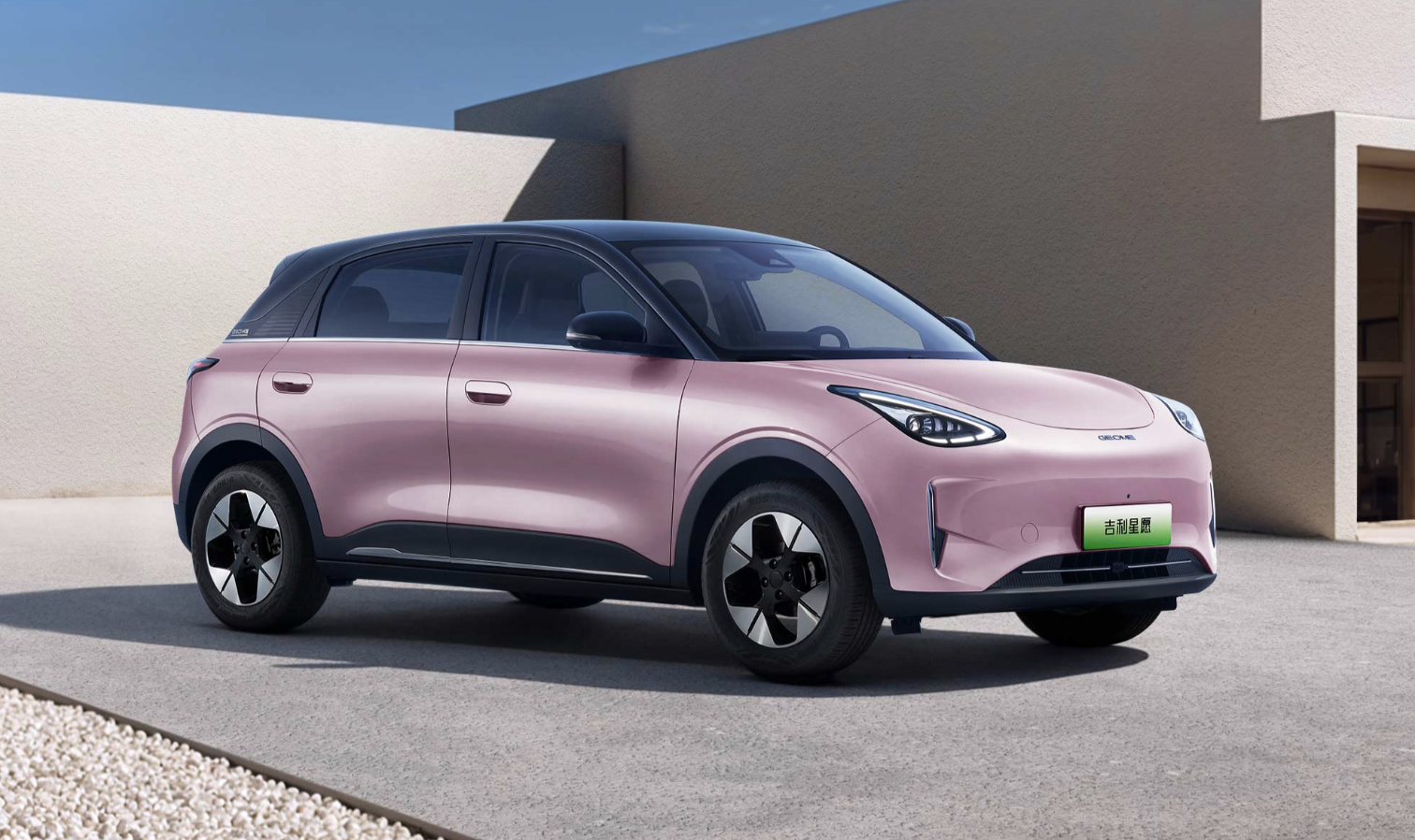 價格不到1萬美元的吉利幾何星願（Geely Xingyuan） 電動車，成中國2025年上半年最暢銷電動車。（圖／截取自吉利星願）