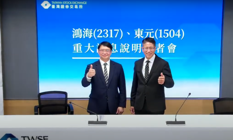 鴻海發言人巫俊毅（右）、東元發言人簡世雄（左）