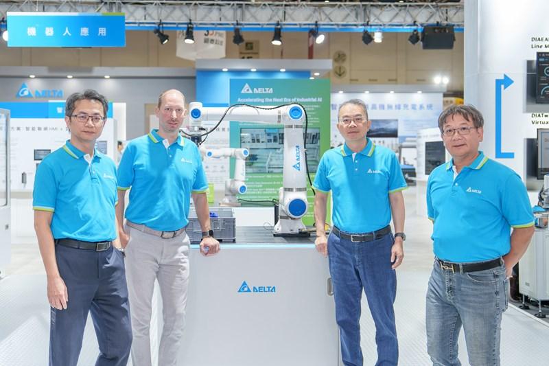 台達電劉高層在自動化展上介紹台達亮點方案。右二為台達機電事業群總經理劉佳容。（圖／台達電提供）