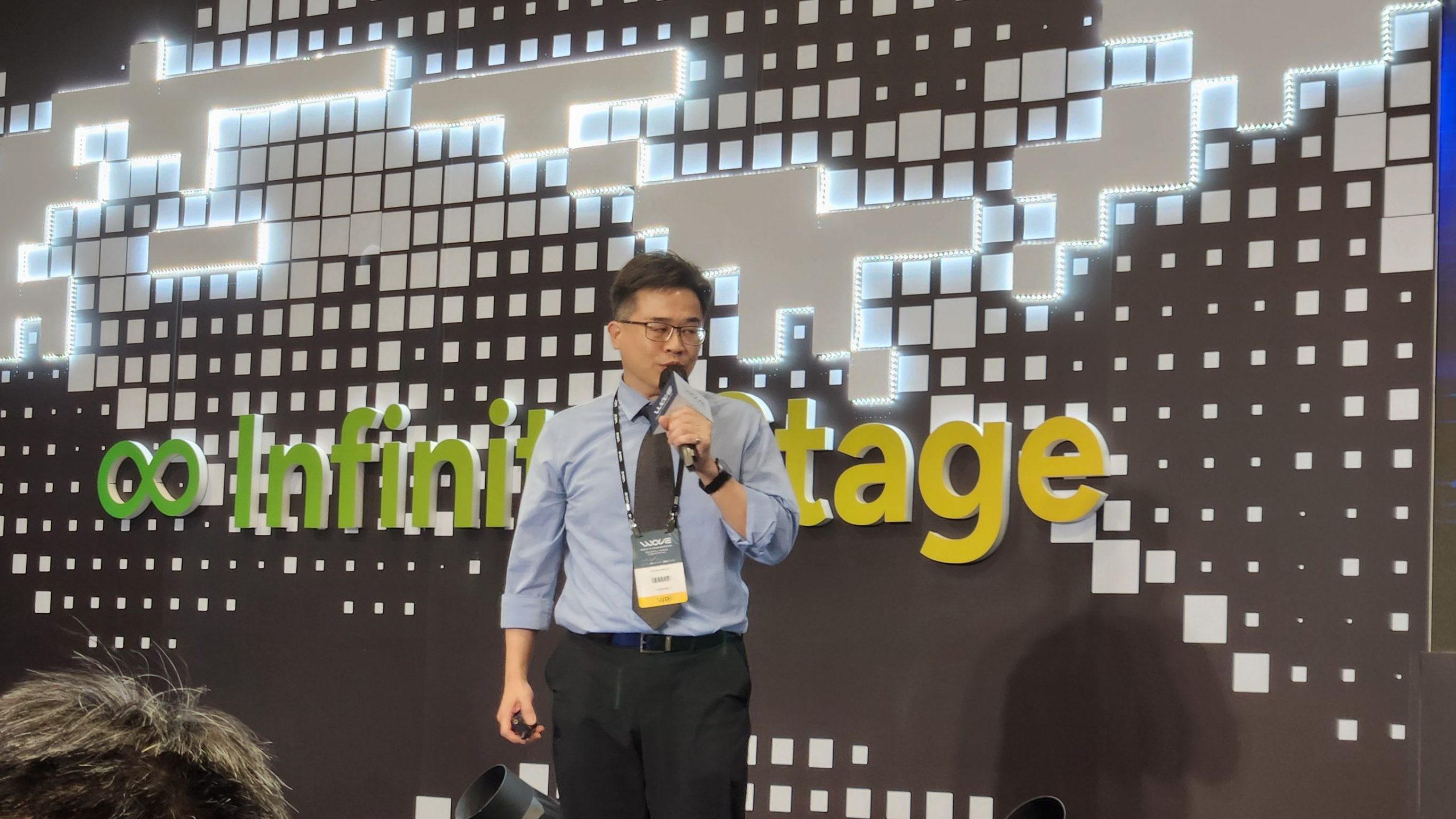 所羅門資深業務協理鍾毓修說，人形機器人還要面對視覺、用大腦思考等挑戰。（圖／記者李琦瑋 攝）